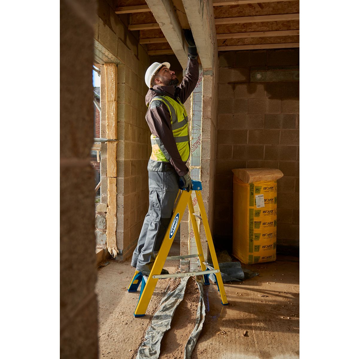 Werner Trade Fibreglass Swingback Step Ladders - Image 26