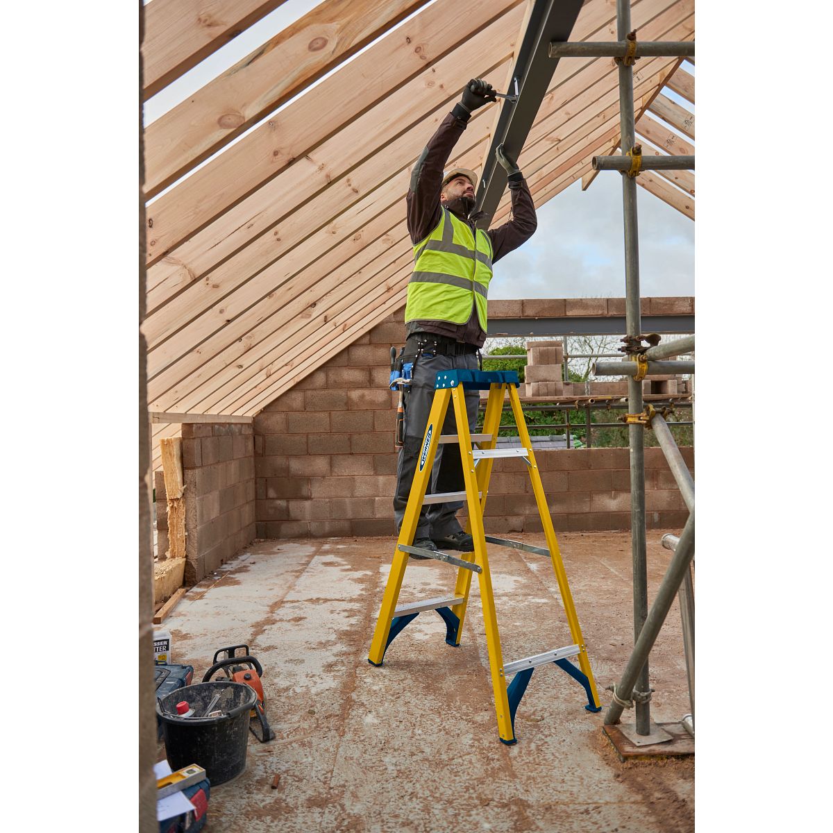 Werner Trade Fibreglass Swingback Step Ladders - Image 21