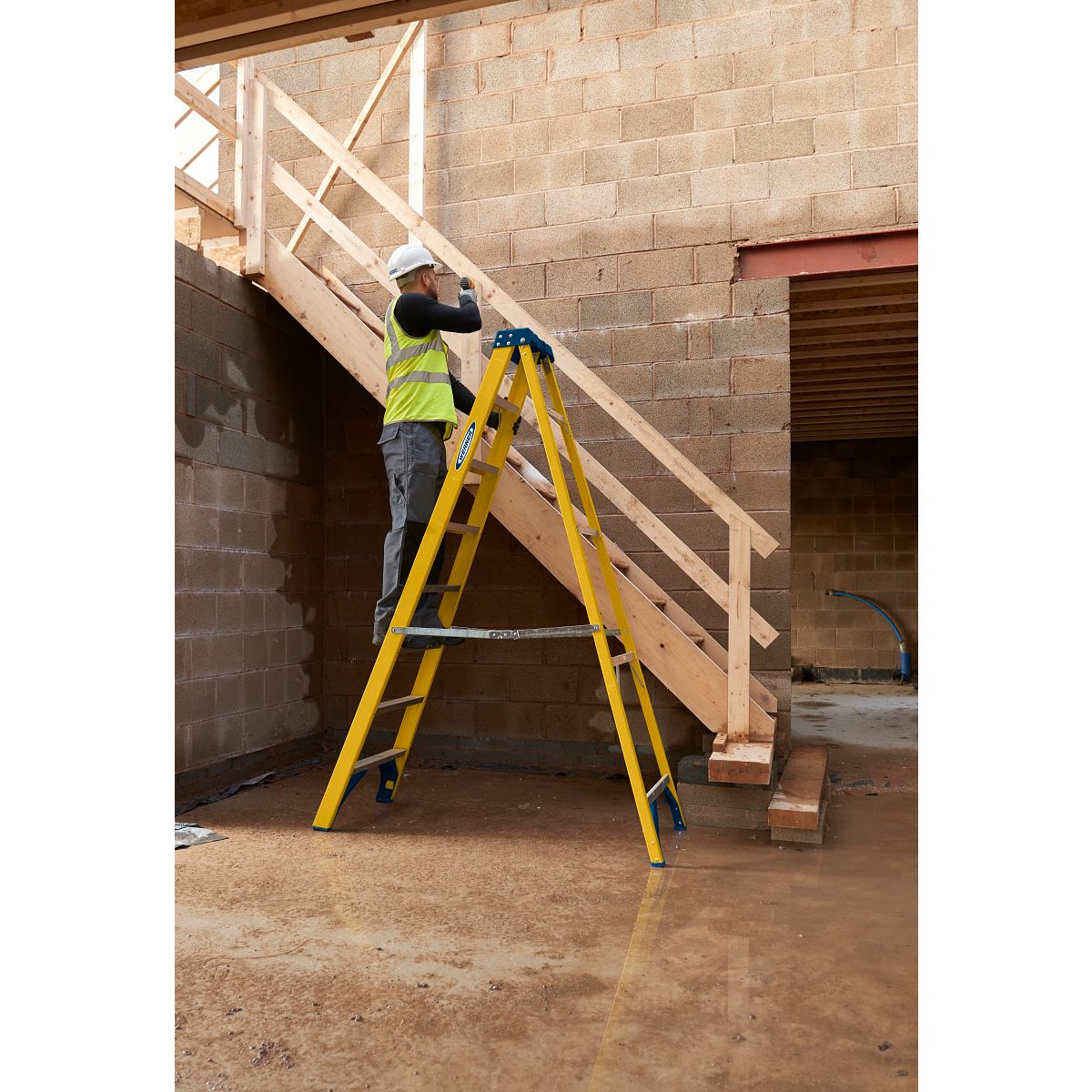 Werner Trade Fibreglass Swingback Step Ladders - Image 14