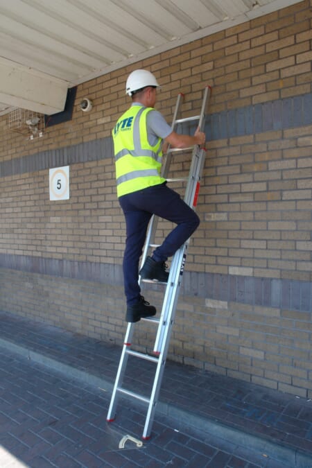 Lyte Two Section Domestic Extension Ladder - Image 4
