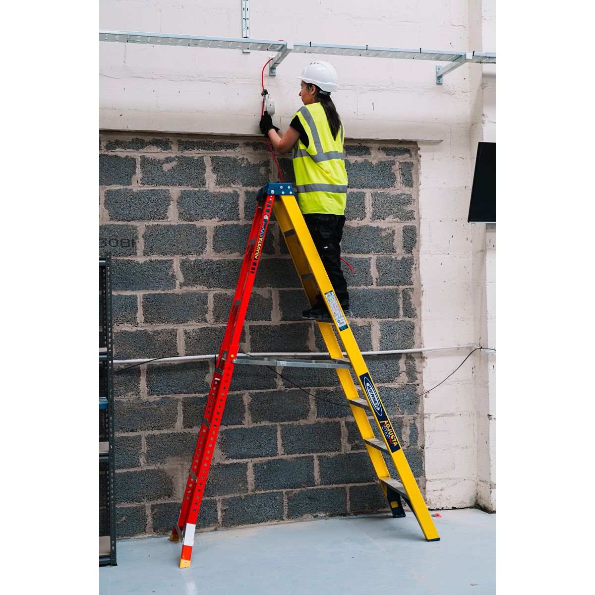 Werner Adjustastep Pro Fibreglass Step Ladder - Image 22