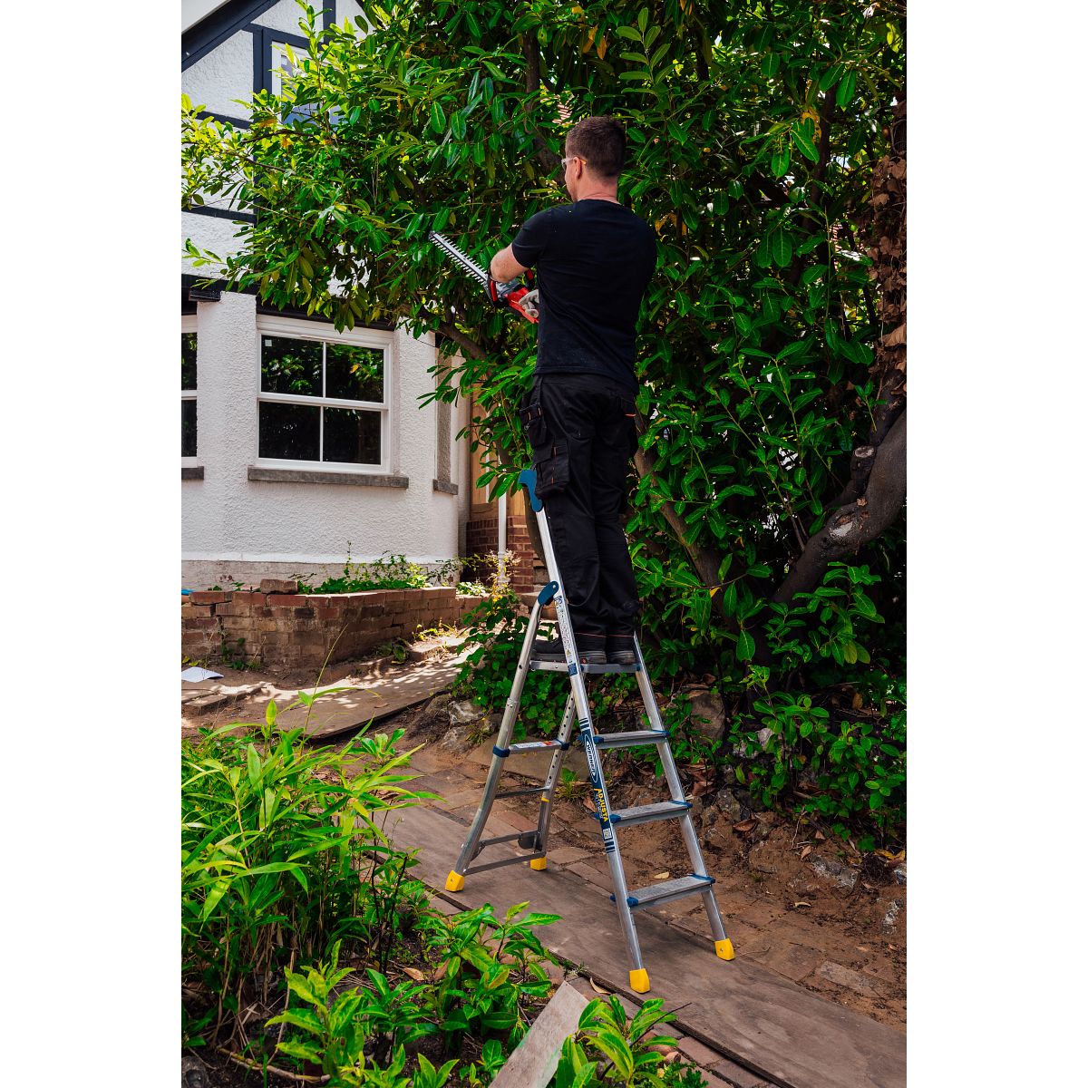 Werner Adjustastep Pro Aluminium Step Ladder - Image 5