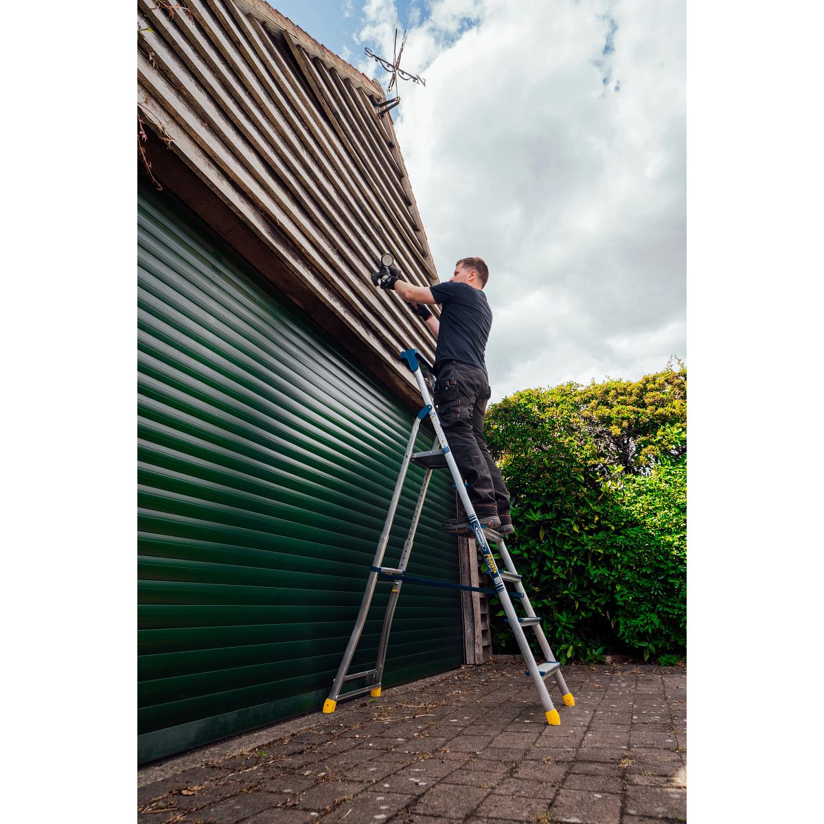 Werner Adjustastep Pro Aluminium Step Ladder - Image 25